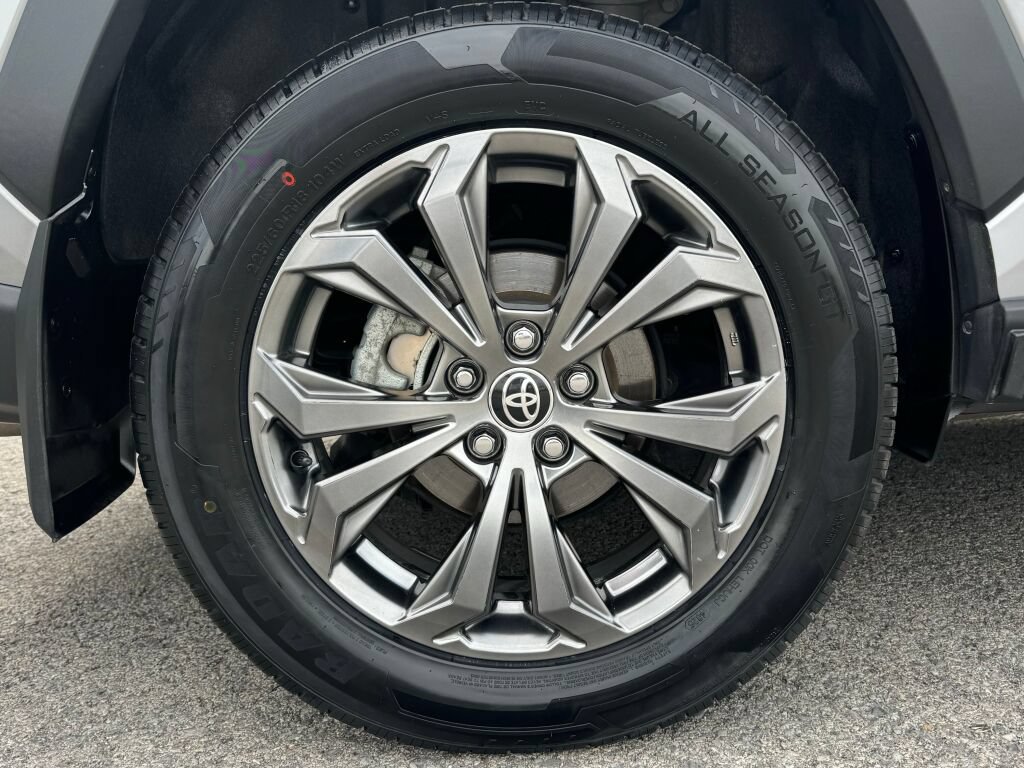 Used 2022 Toyota RAV4 Limited AWD/4WD image 11