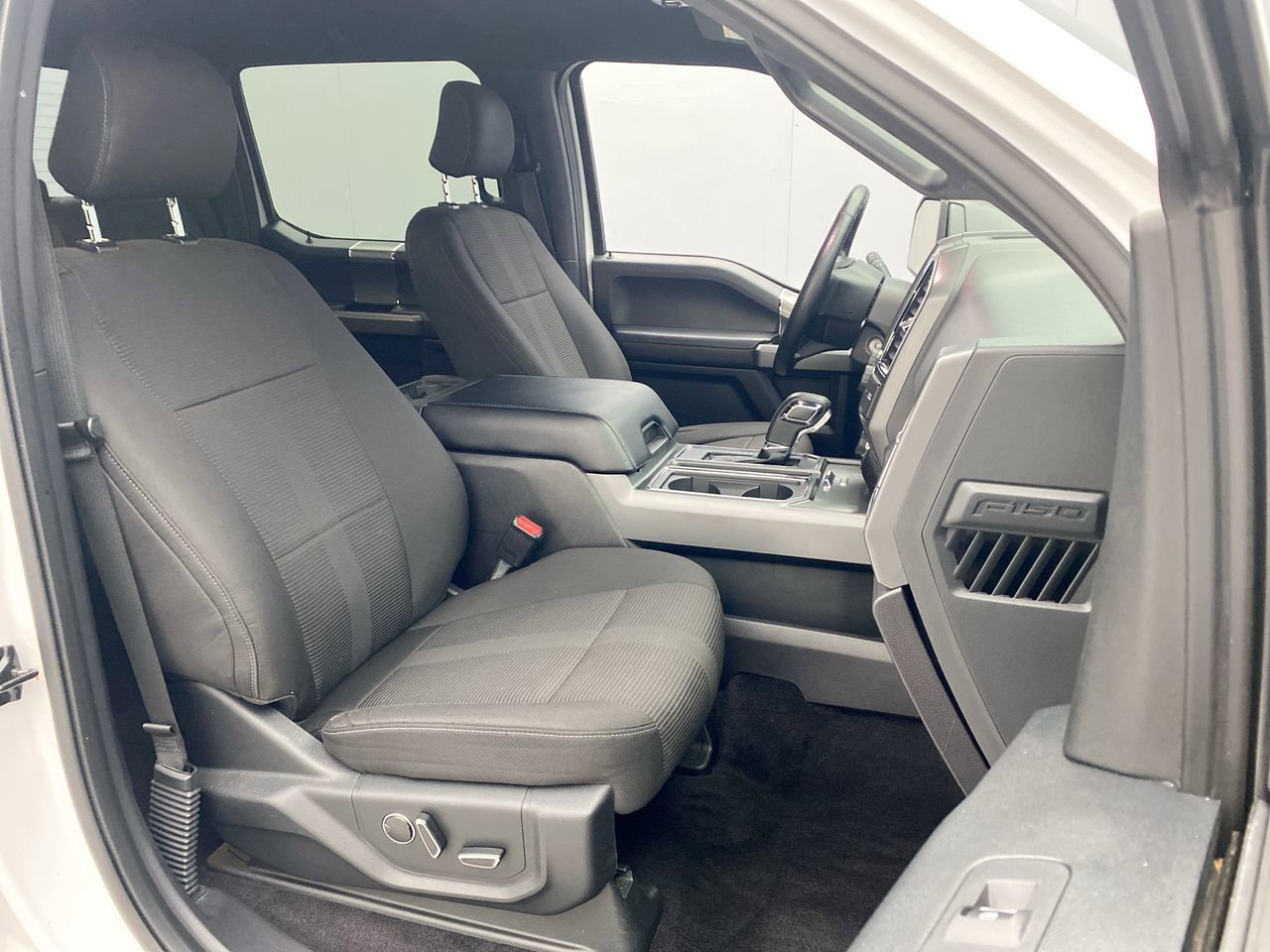 Used 2016 Ford F150 XLT w/ Equipment Group 302A Luxury AWD/4WD image 23
