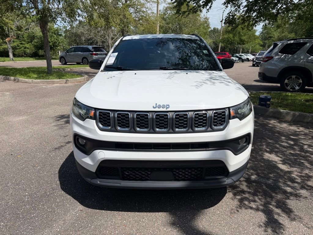 Used 2024 Jeep Compass Latitude AWD/4WD image 2