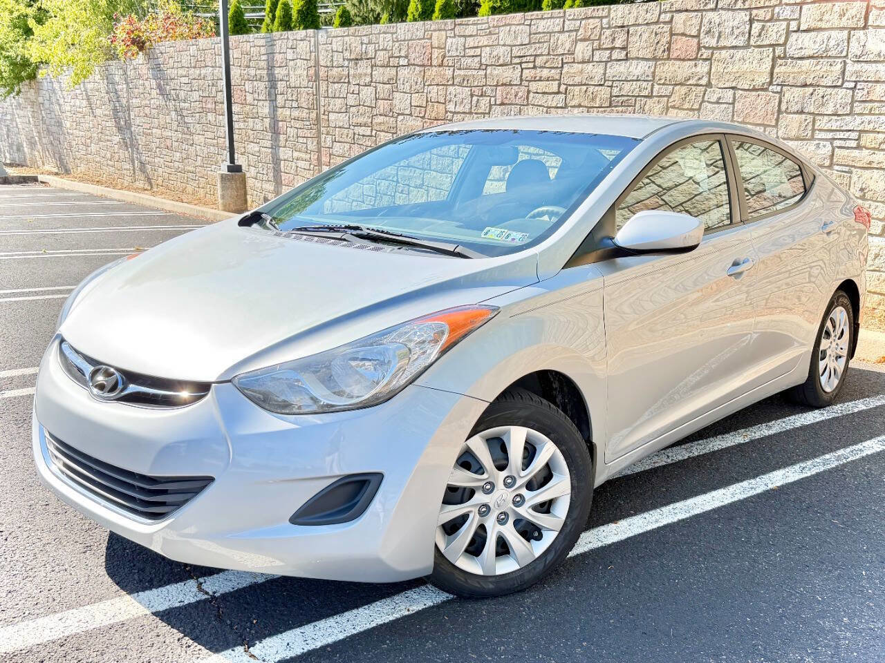 Used 2012 Hyundai Elantra GLS image 16