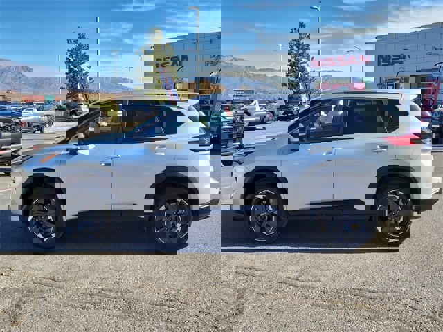 Certified 2024 Nissan Rogue SV image 7