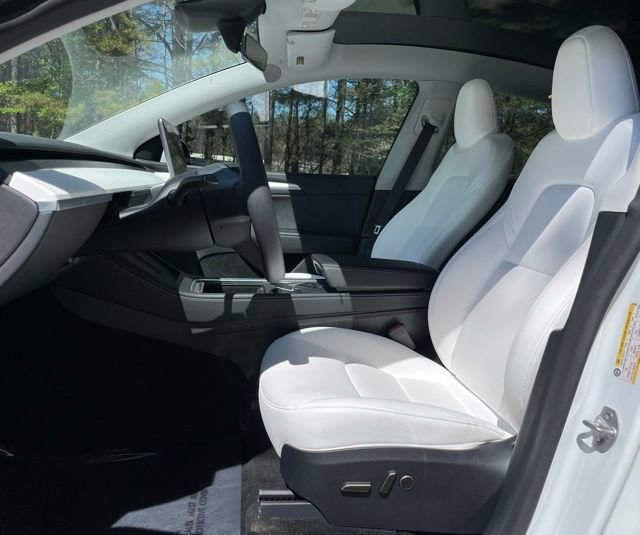 Used 2024 Tesla Model Y Long Range AWD/4WD image 2