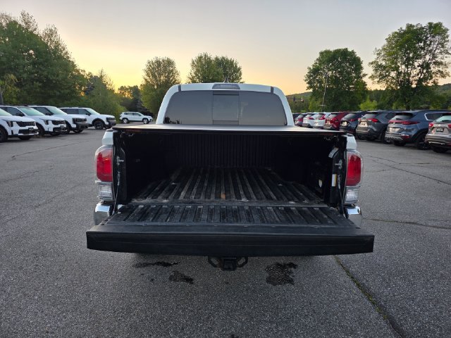 Used 2022 Toyota Tacoma TRD Off-Road AWD/4WD image 10