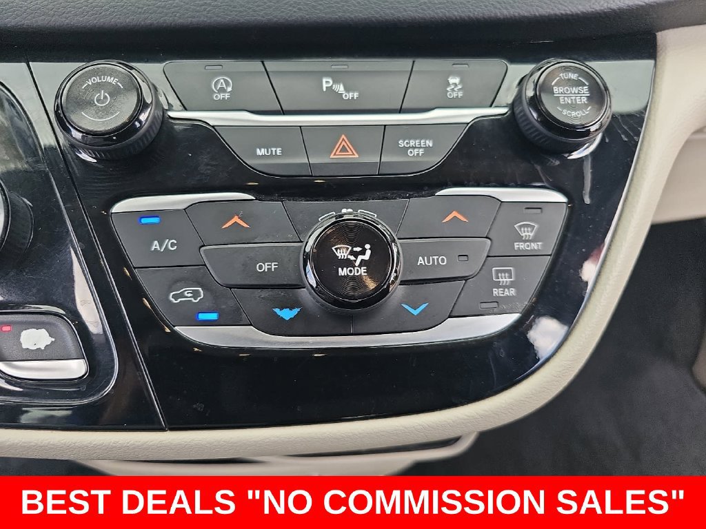 Used 2018 Chrysler Pacifica Touring-L FWD image 22