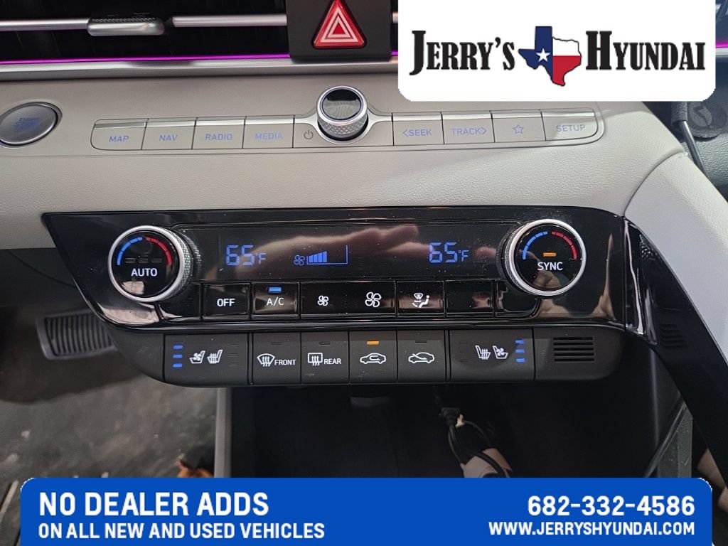 Used 2025 Hyundai Elantra Limited FWD image 12