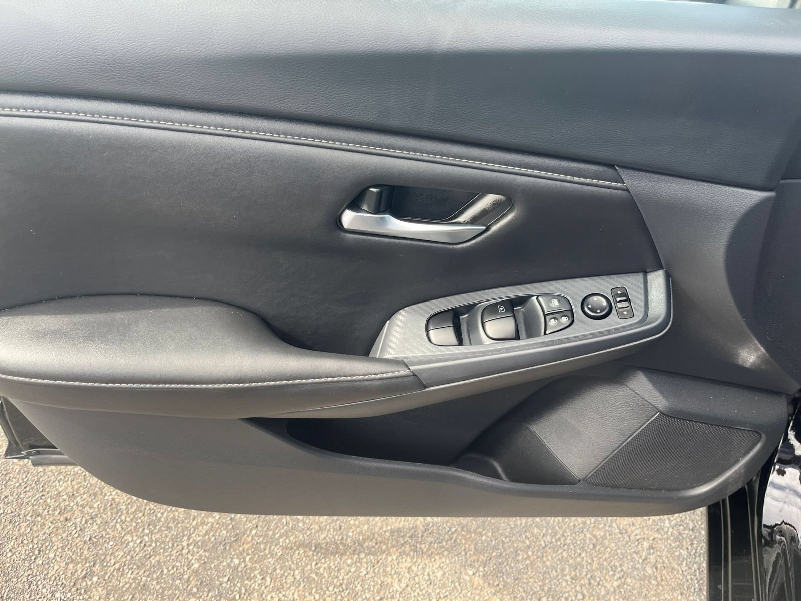 Used 2025 Nissan Sentra SV FWD image 18