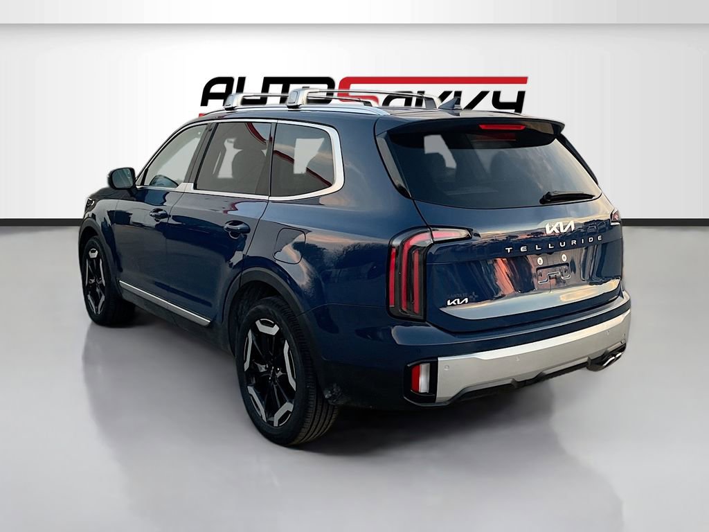 Used 2023 Kia Telluride EX w/ EX Captain's Chair Package FWD image 5
