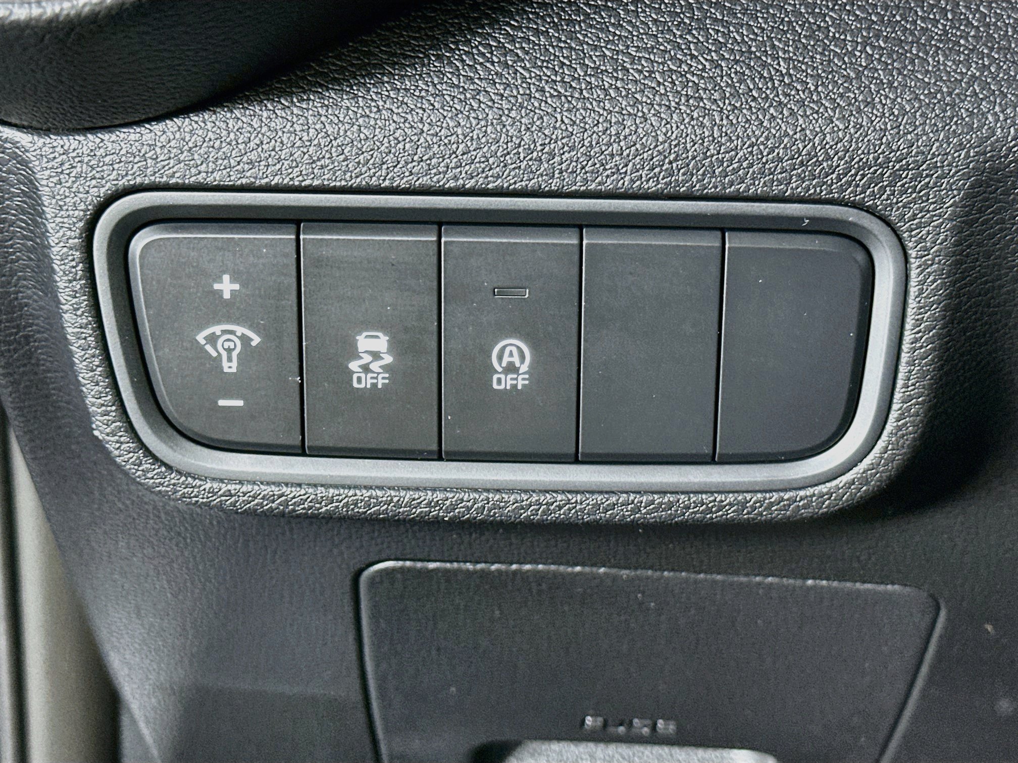 Used 2025 Kia Soul LX w/ LX Technology Package FWD image 17