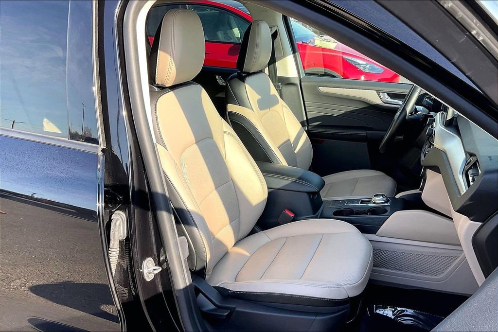 Used 2022 Ford Escape SEL w/ Technology Package AWD/4WD image 31