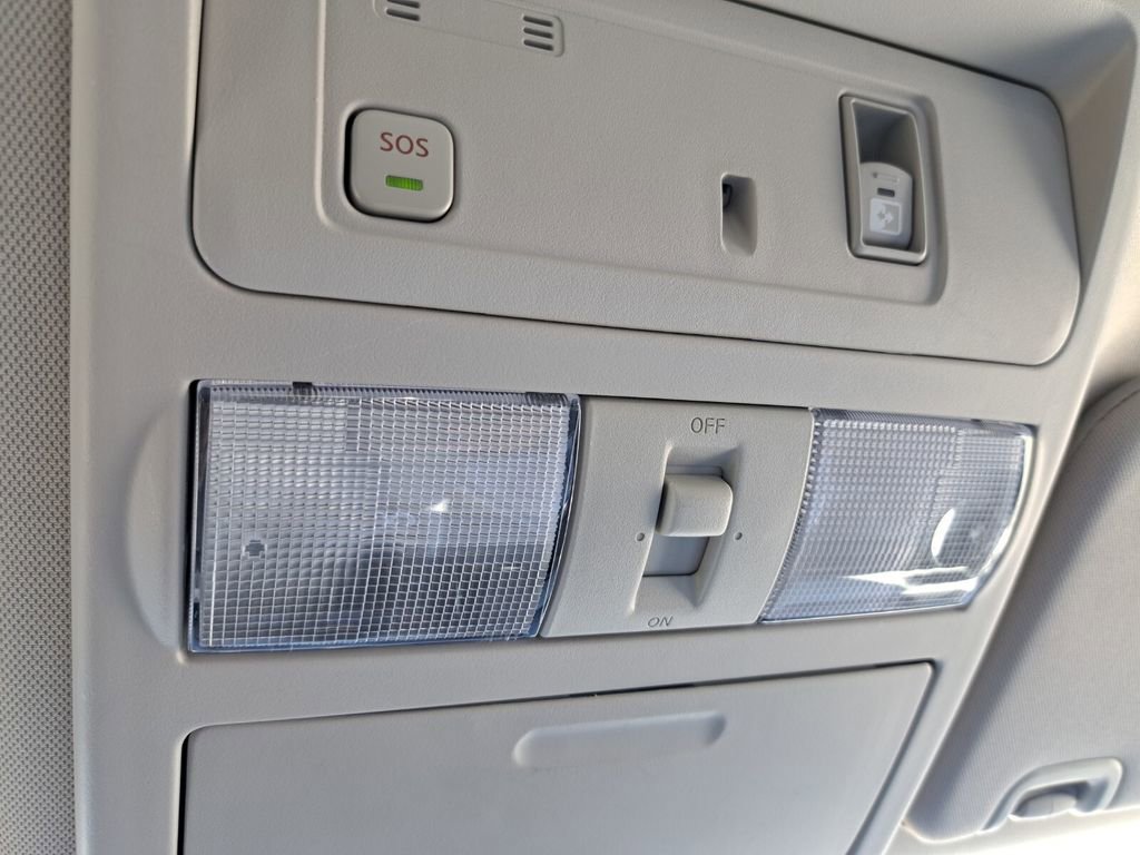 Used 2024 Nissan Titan SV w/ SV Convenience Package image 16