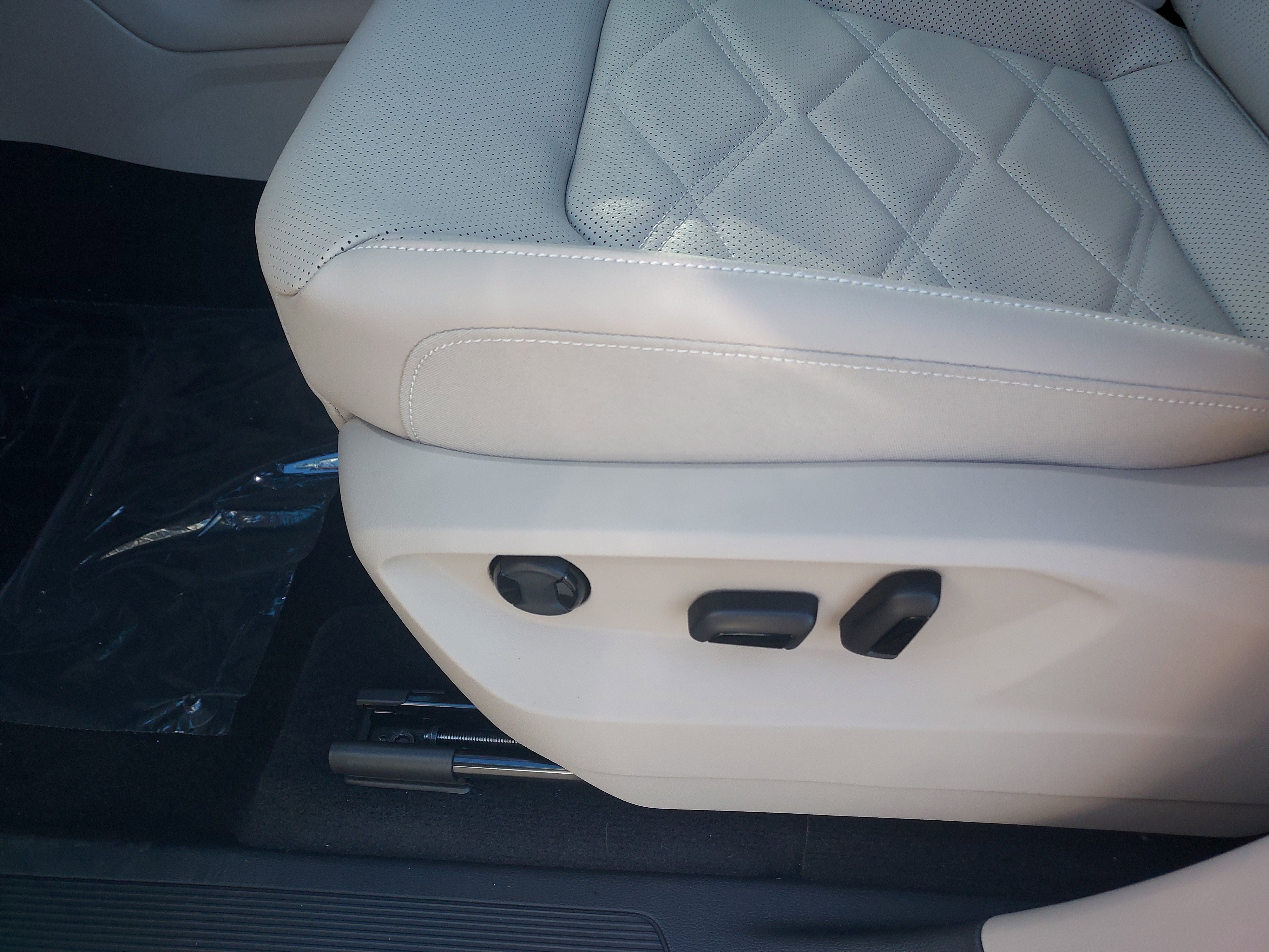 New 2026 Volkswagen Atlas SE image 15