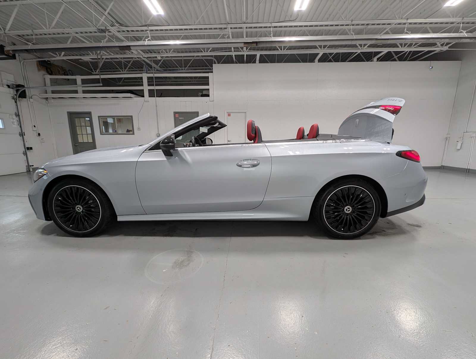 Used 2024 Mercedes-Benz CLE 300 4MATIC Cabriolet image 13
