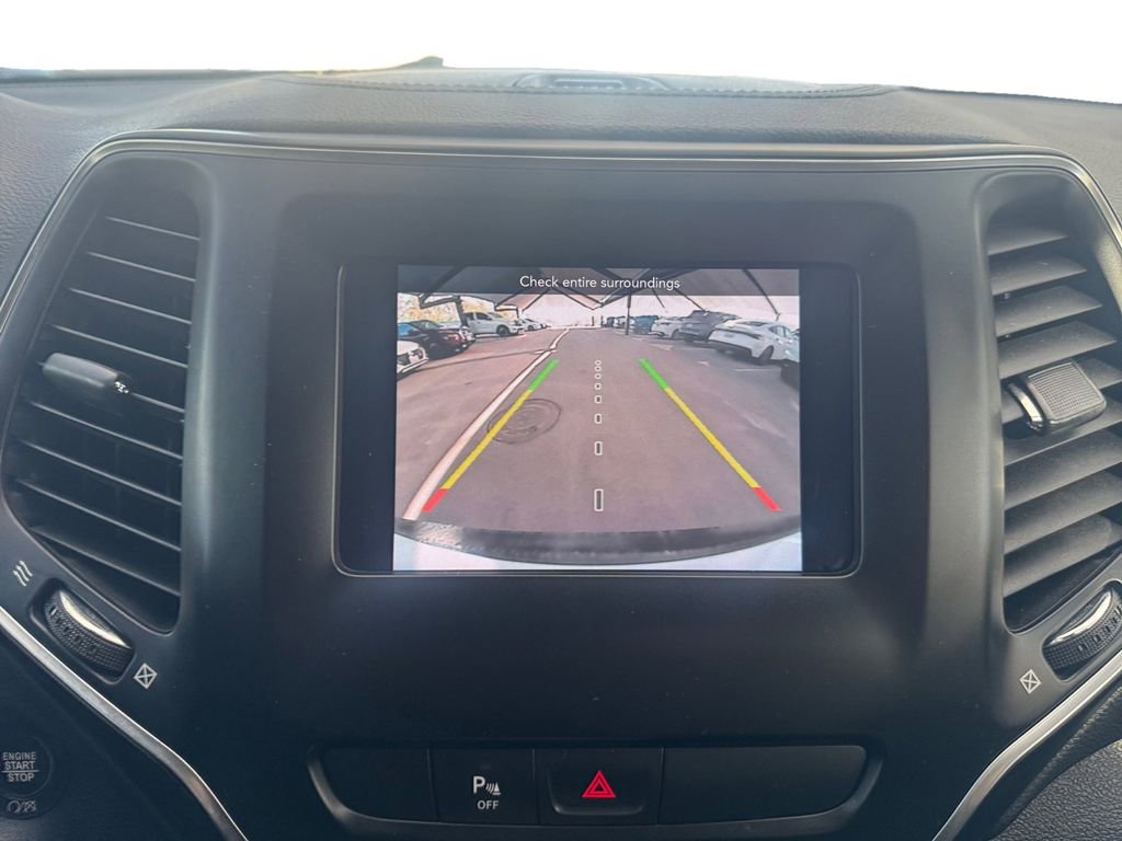 Used 2020 Jeep Cherokee Latitude Plus image 27