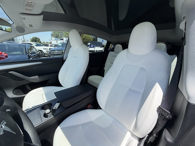 Used 2024 Tesla Model Y Long Range AWD/4WD image 10