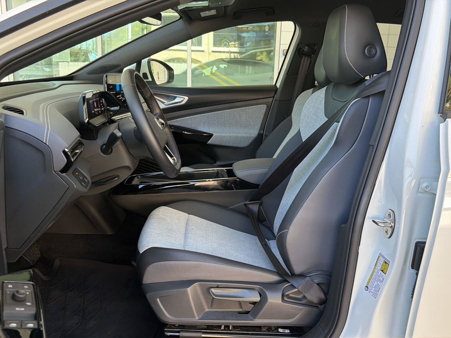 Certified 2024 Volkswagen ID.4 2WD image 14
