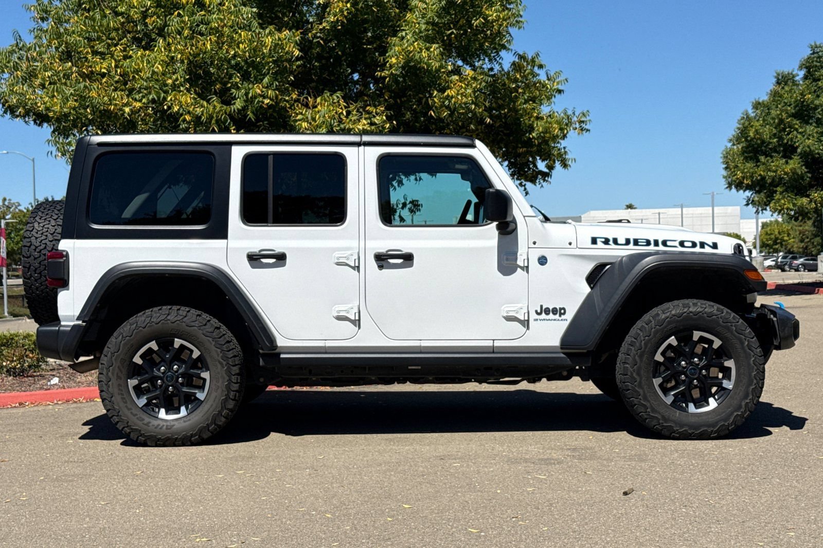 Used 2024 Jeep Wrangler Unlimited Rubicon 4xe AWD/4WD image 3