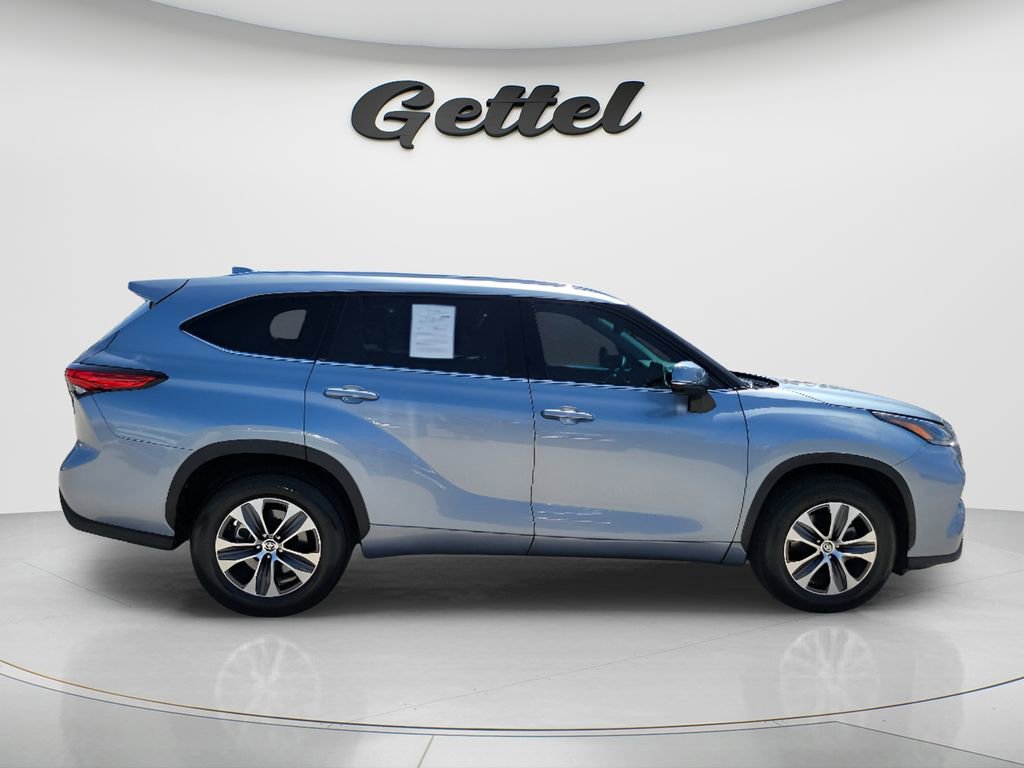 Used 2021 Toyota Highlander XLE image 4