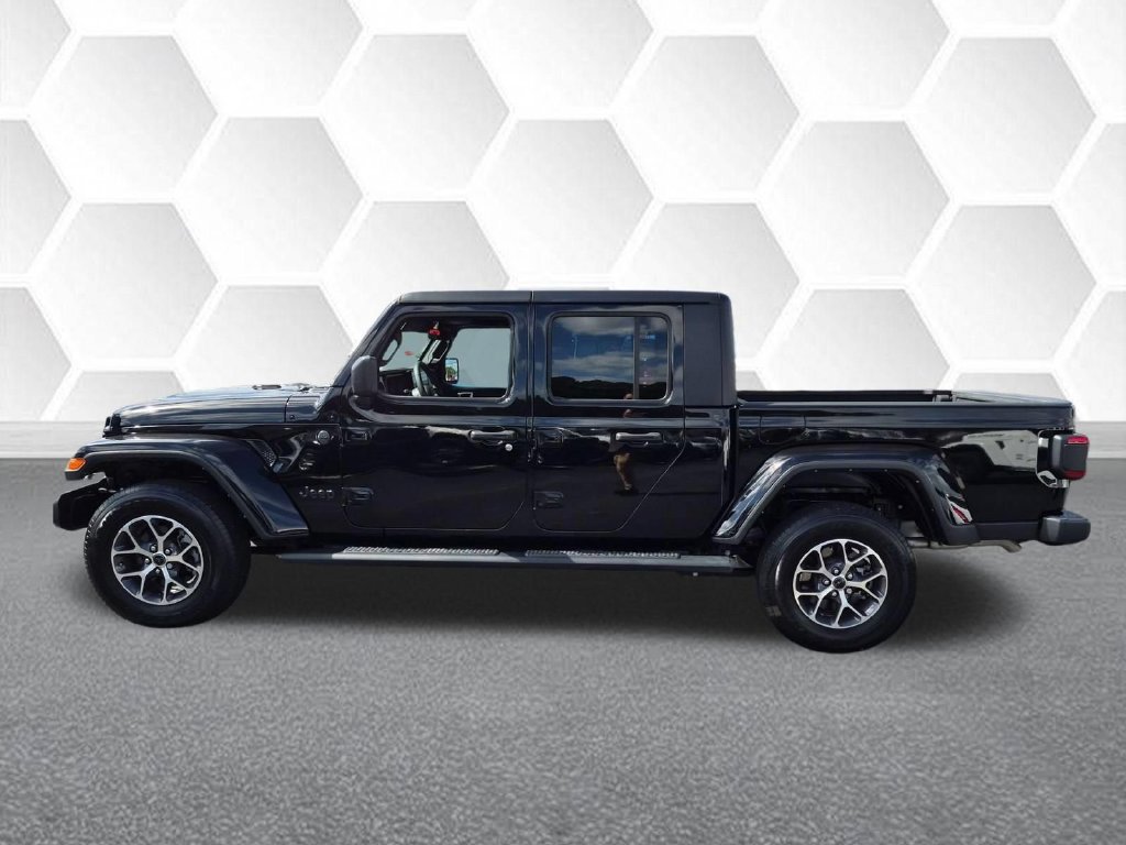 Certified 2024 Jeep Gladiator Sport AWD/4WD image 6