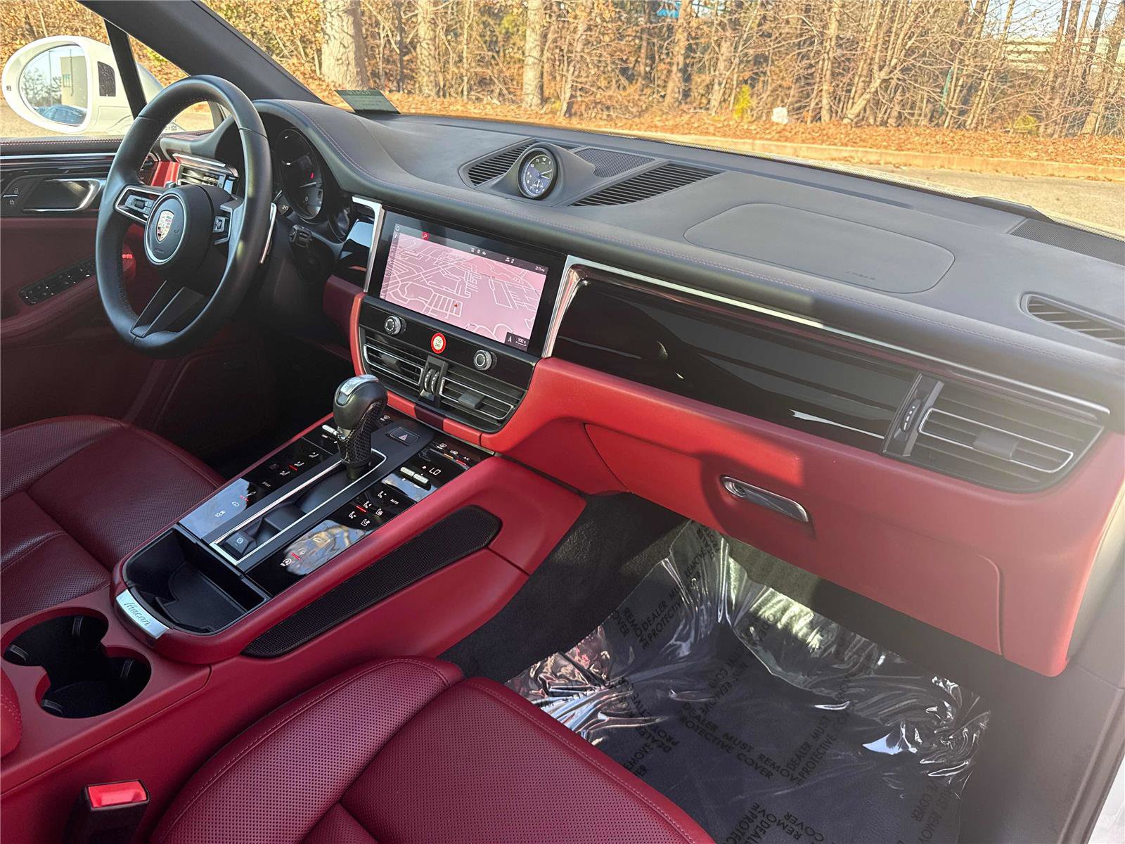 Used 2024 Porsche Macan w/ Premium Plus Package image 25