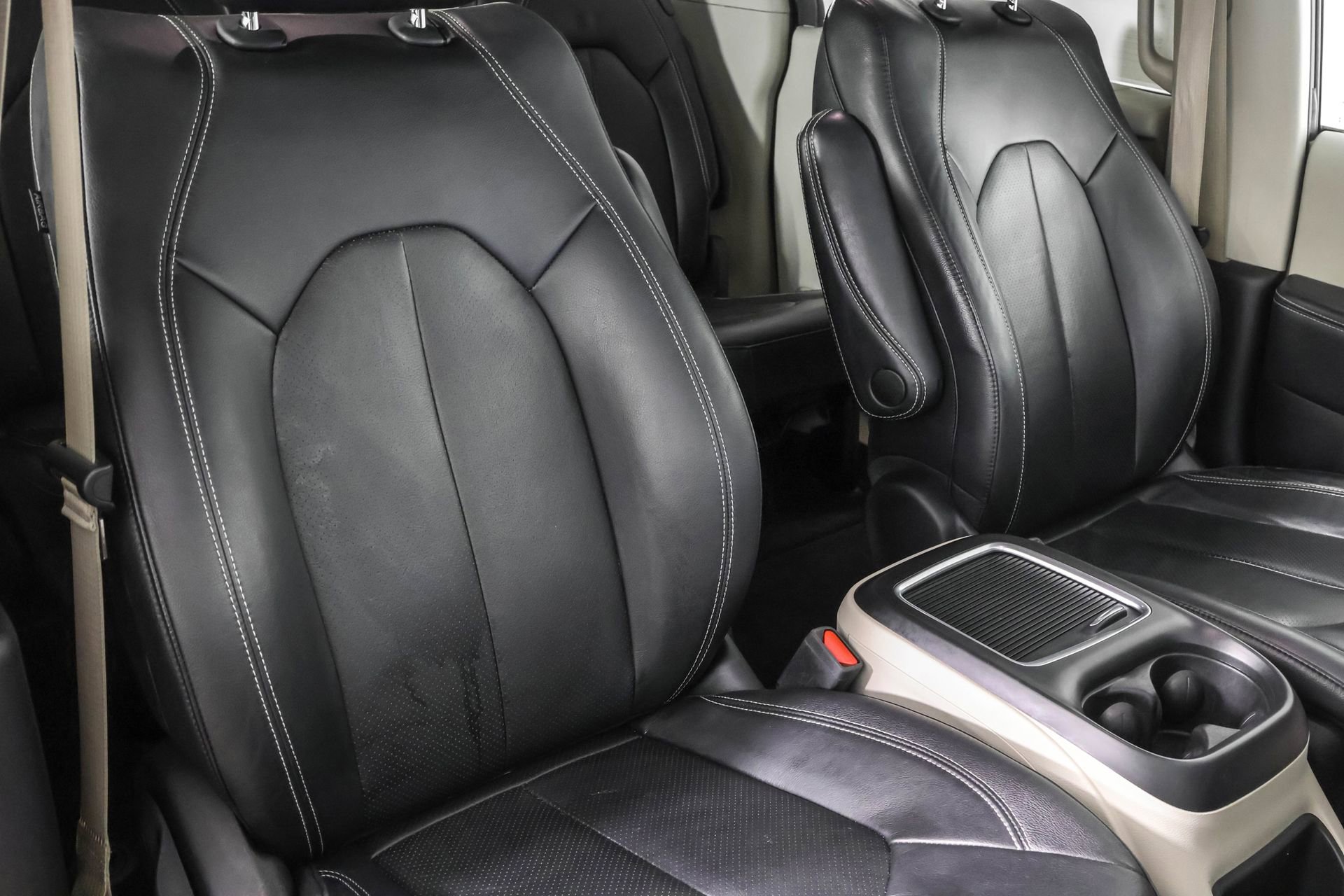 Used 2022 Chrysler Pacifica Touring-L image 44