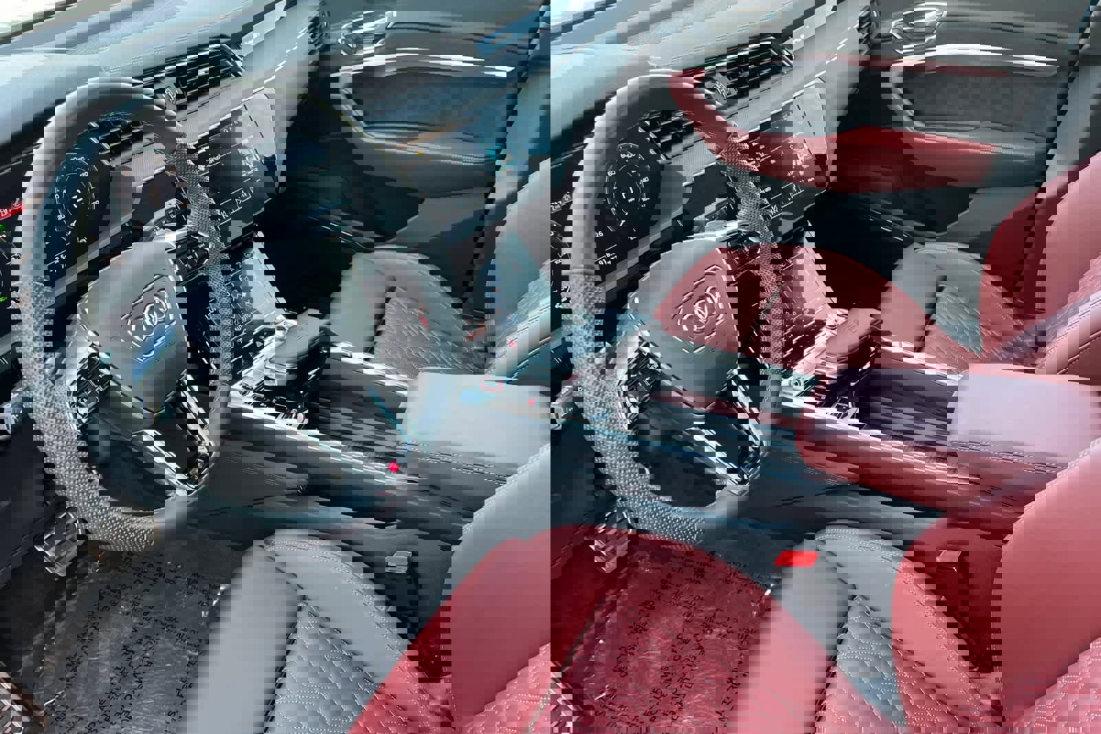 Used 2024 Audi Q8 e-tron Prestige w/ Prestige Package image 12