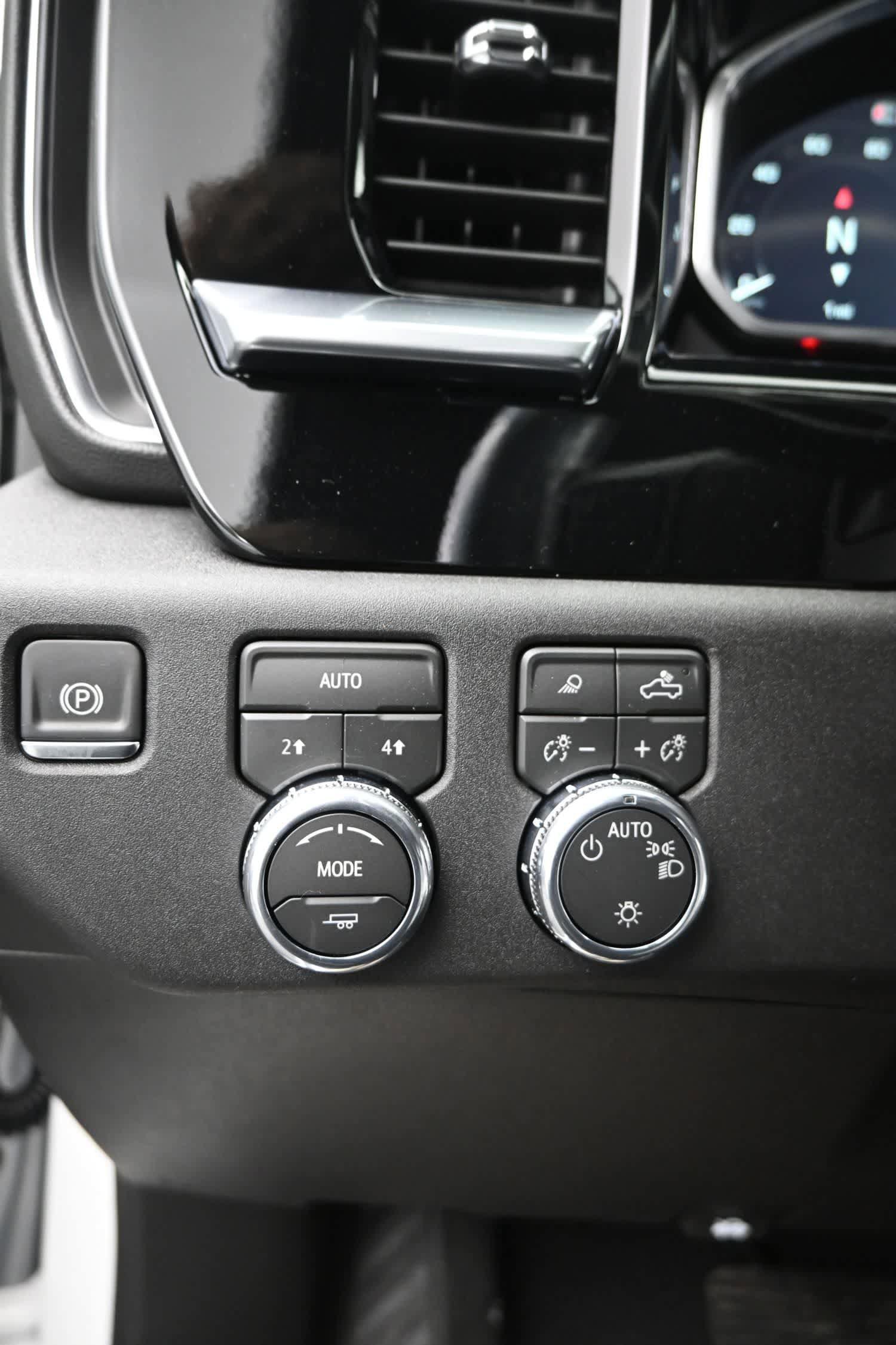 New 2026 GMC Sierra 1500 SLE w/ Preferred Package AWD/4WD image 19