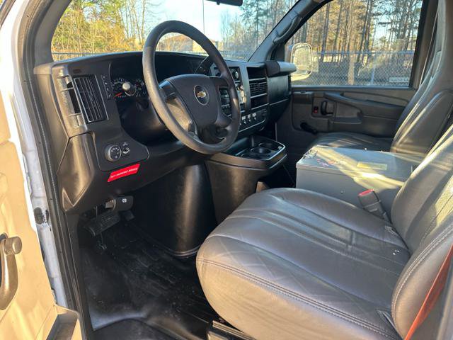Used 2013 Chevrolet Express 2500 image 22
