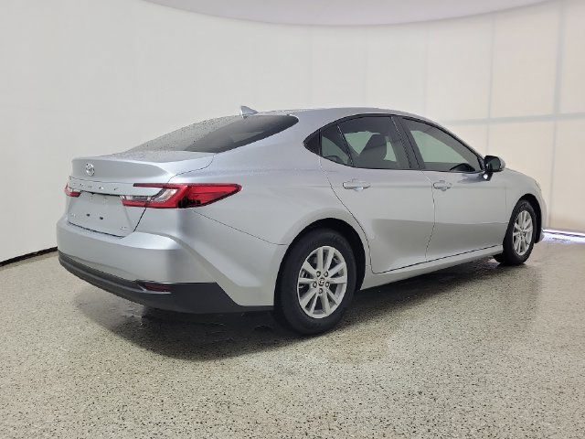 Used 2026 Toyota Camry LE FWD image 5