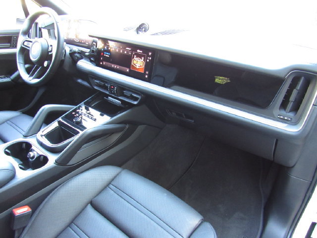 Certified 2025 Porsche Cayenne S AWD/4WD image 20