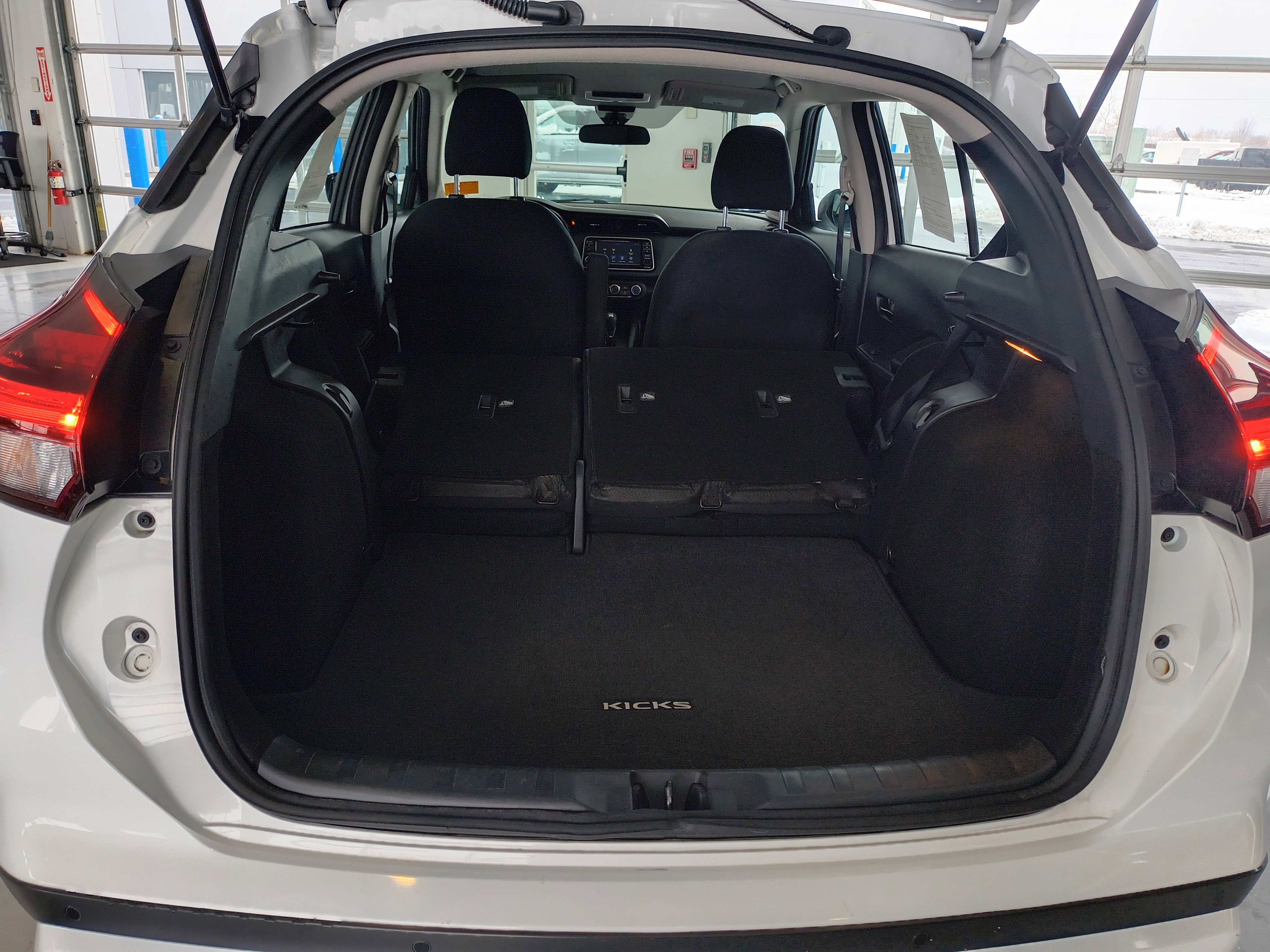 Used 2024 Nissan Kicks S image 8