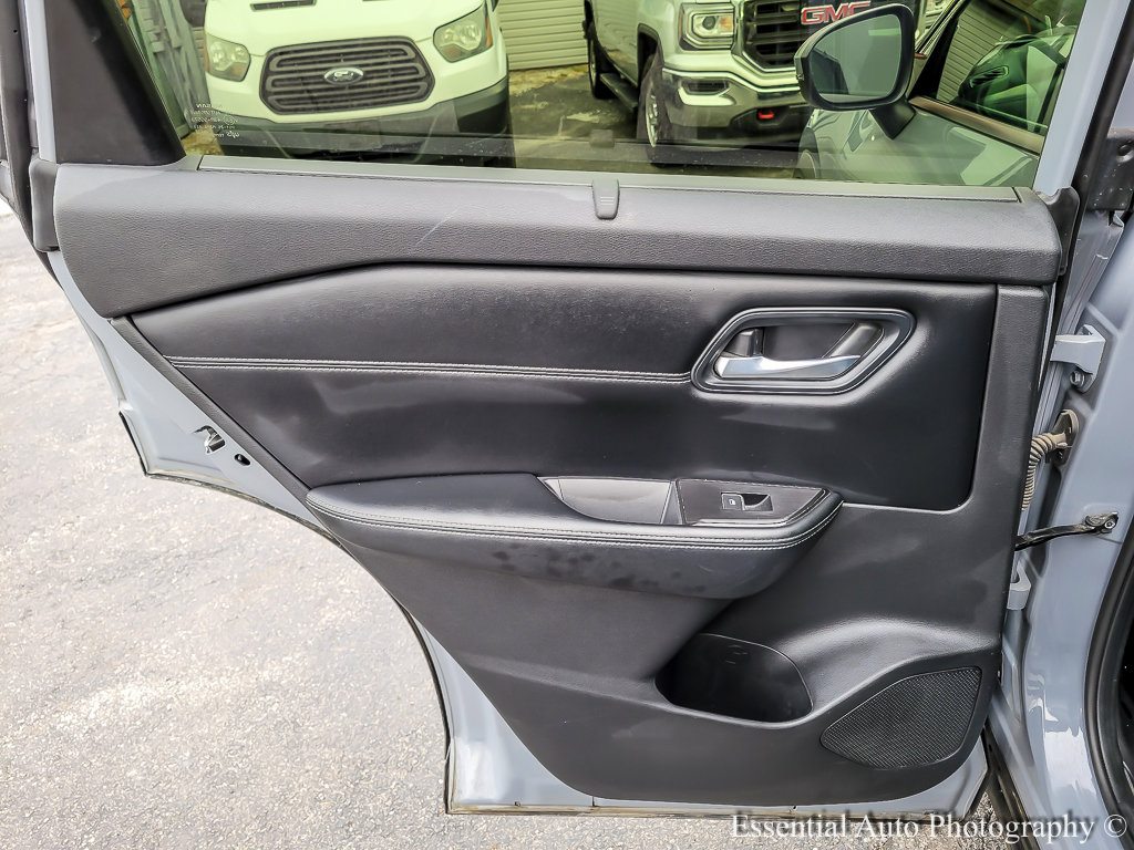 Used 2025 Nissan Rogue SL w/ Tech Package image 27