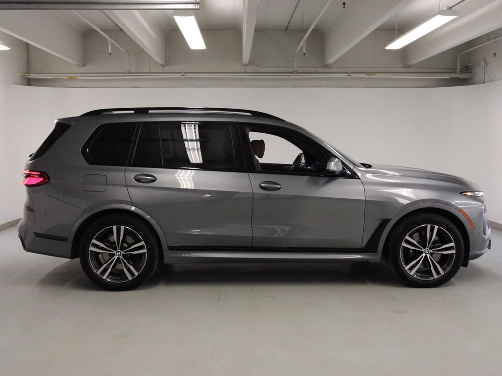 Used 2023 BMW X7 xDrive40i w/ Executive Package image 5