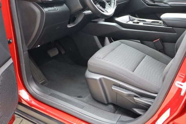 Used 2026 Chevrolet Equinox LT AWD/4WD image 14