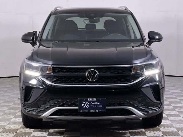 Used 2024 Volkswagen Taos SE image 2