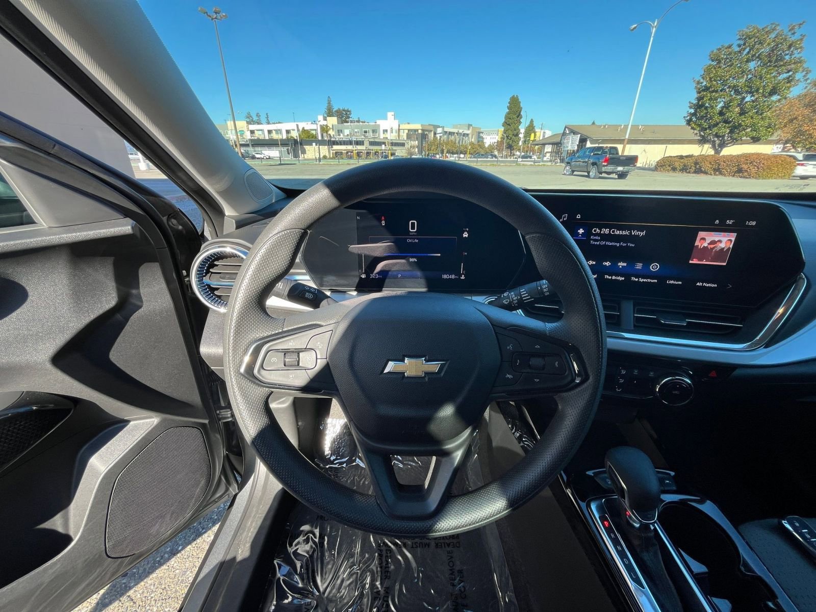 Used 2025 Chevrolet Trax LT image 32