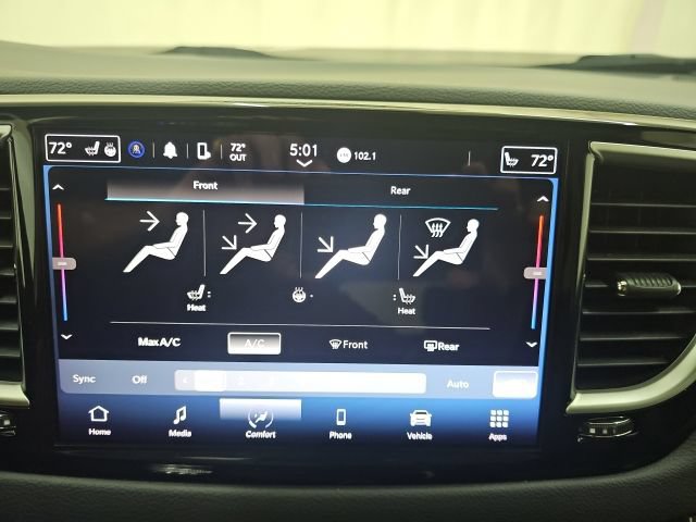 Used 2023 Chrysler Pacifica Touring-L FWD image 7