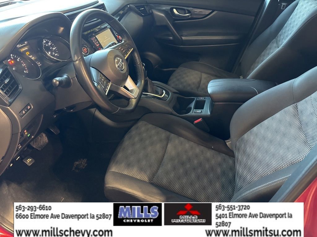 Used 2017 Nissan Rogue Sport SV w/ SV Premium Package image 10