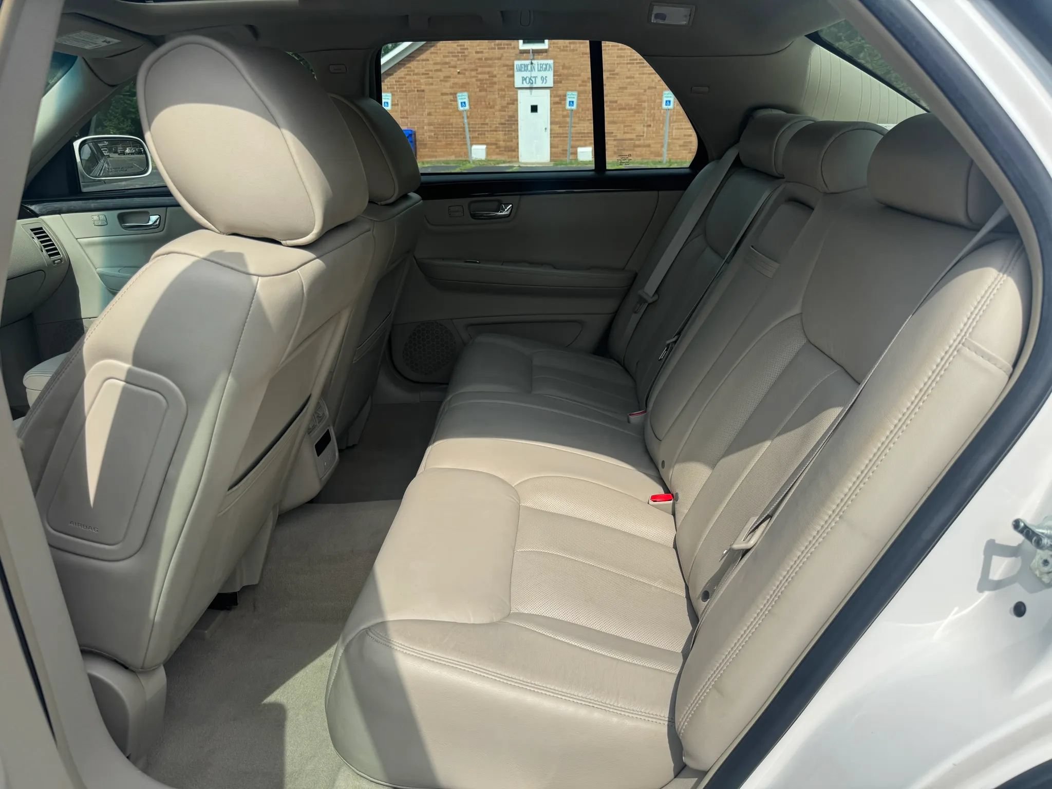 Used 2011 Cadillac DTS Luxury FWD image 18