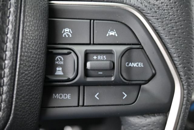 Used 2025 Toyota Tacoma TRD Sport AWD/4WD image 15
