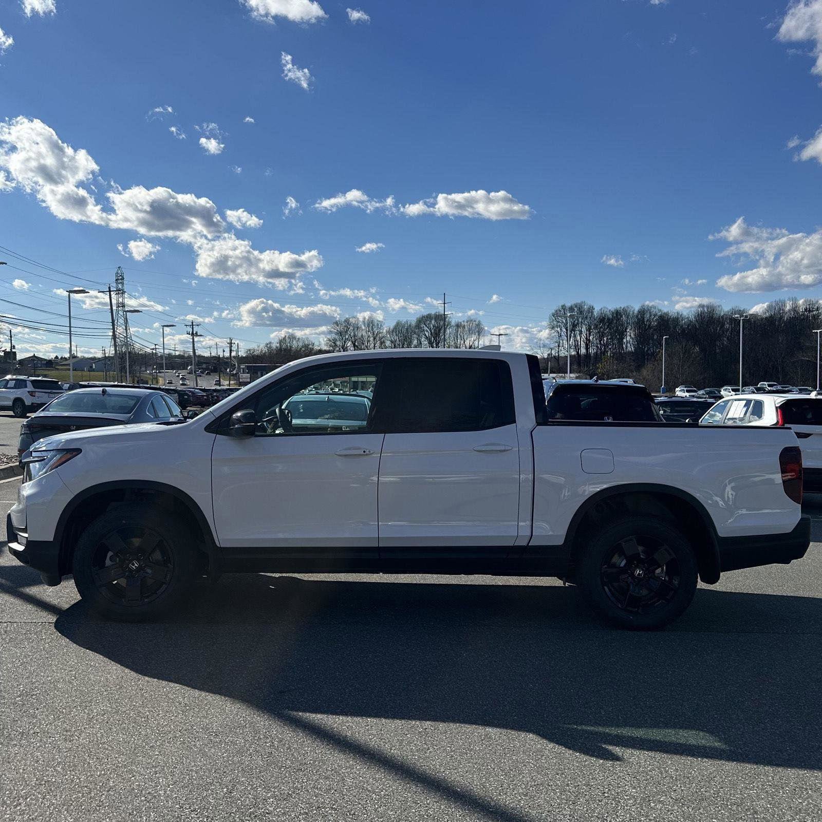 New 2026 Honda Ridgeline Black Edition image 2