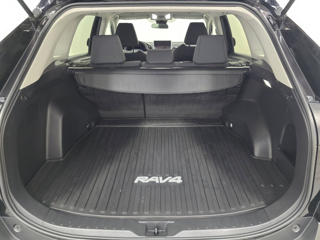 Certified 2023 Toyota RAV4 LE image 17