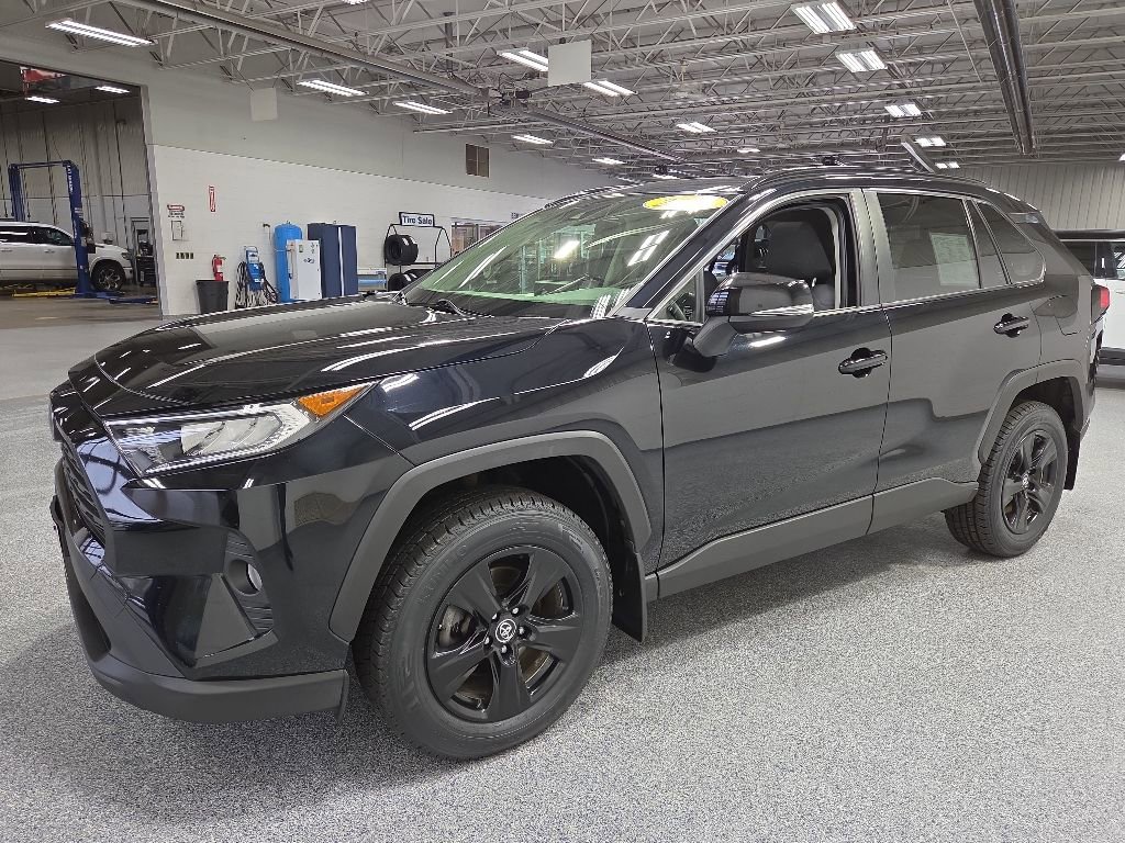 Used 2019 Toyota RAV4 XLE w/ Convenience Package AWD/4WD image 3