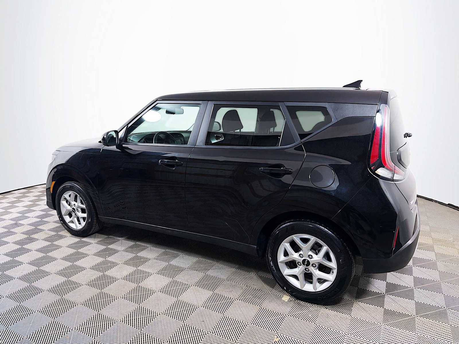 Used 2023 Kia Soul LX w/ Option Group 015 FWD image 6