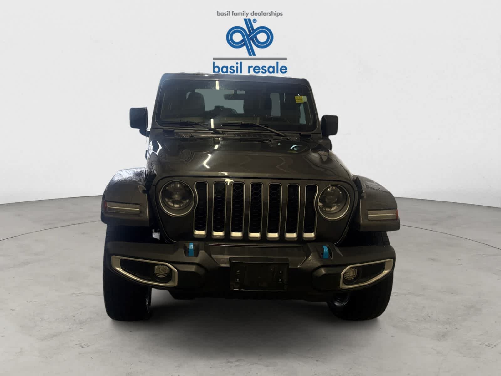Used 2023 Jeep Wrangler Unlimited Sahara w/ Cold Weather Group AWD/4WD image 6