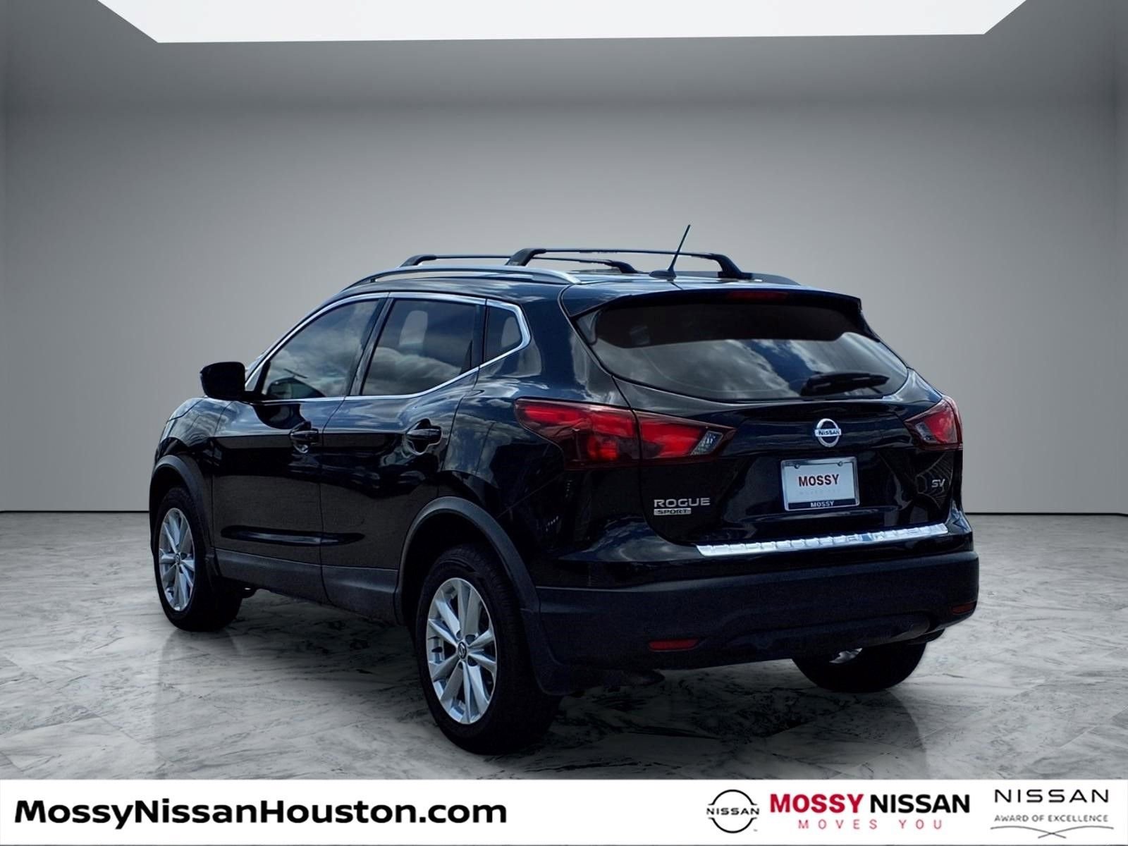 Used 2019 Nissan Rogue Sport SV FWD image 2