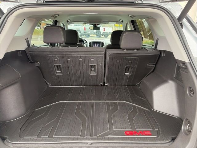 Used 2023 GMC Terrain SLE w/ Driver Convenience Package image 9