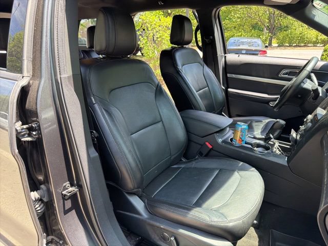 Used 2018 Ford Explorer XLT w/ Equipment Group 202A AWD/4WD image 9