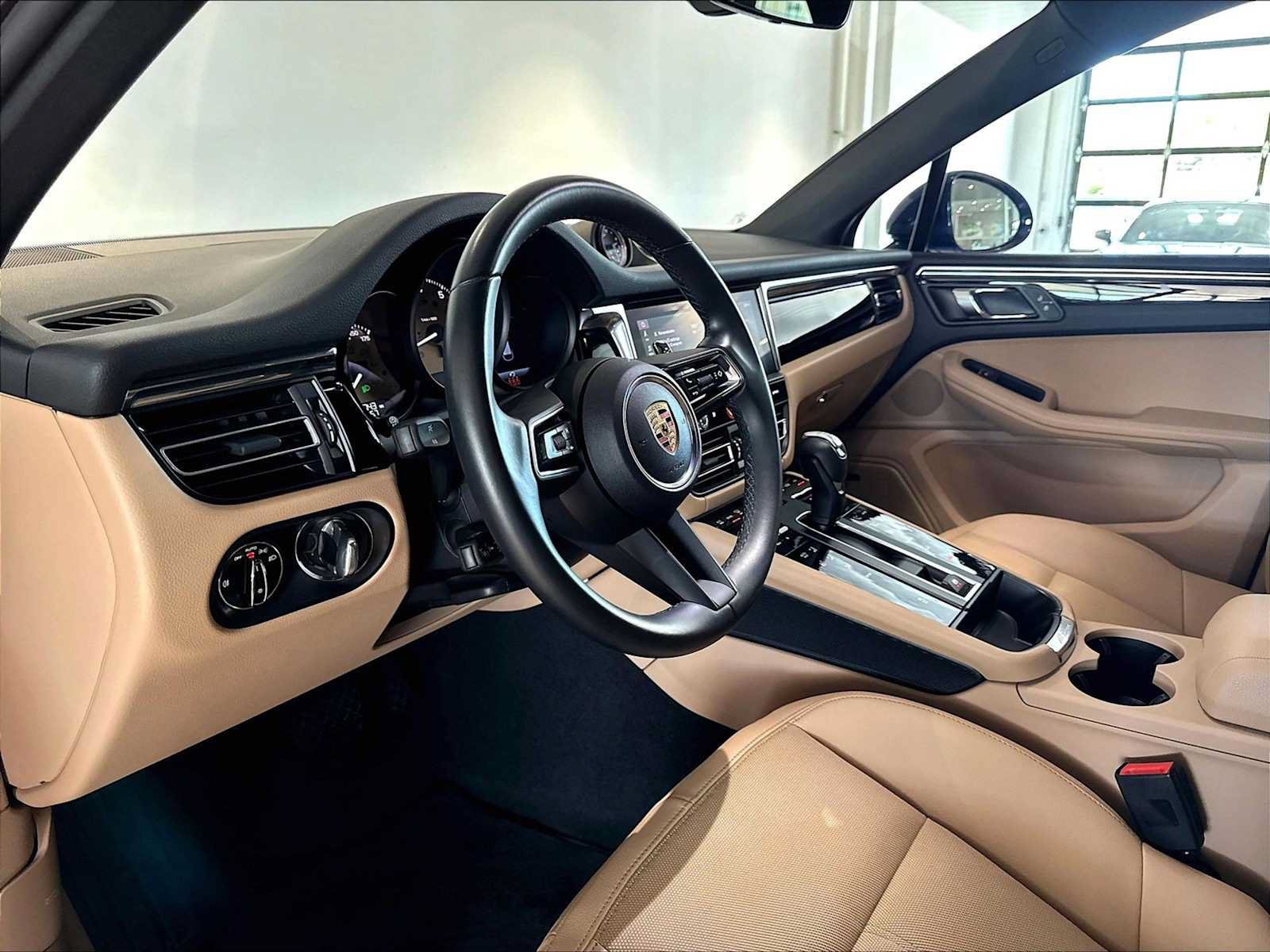 Used 2025 Porsche Macan w/ Smoking Package AWD/4WD image 7