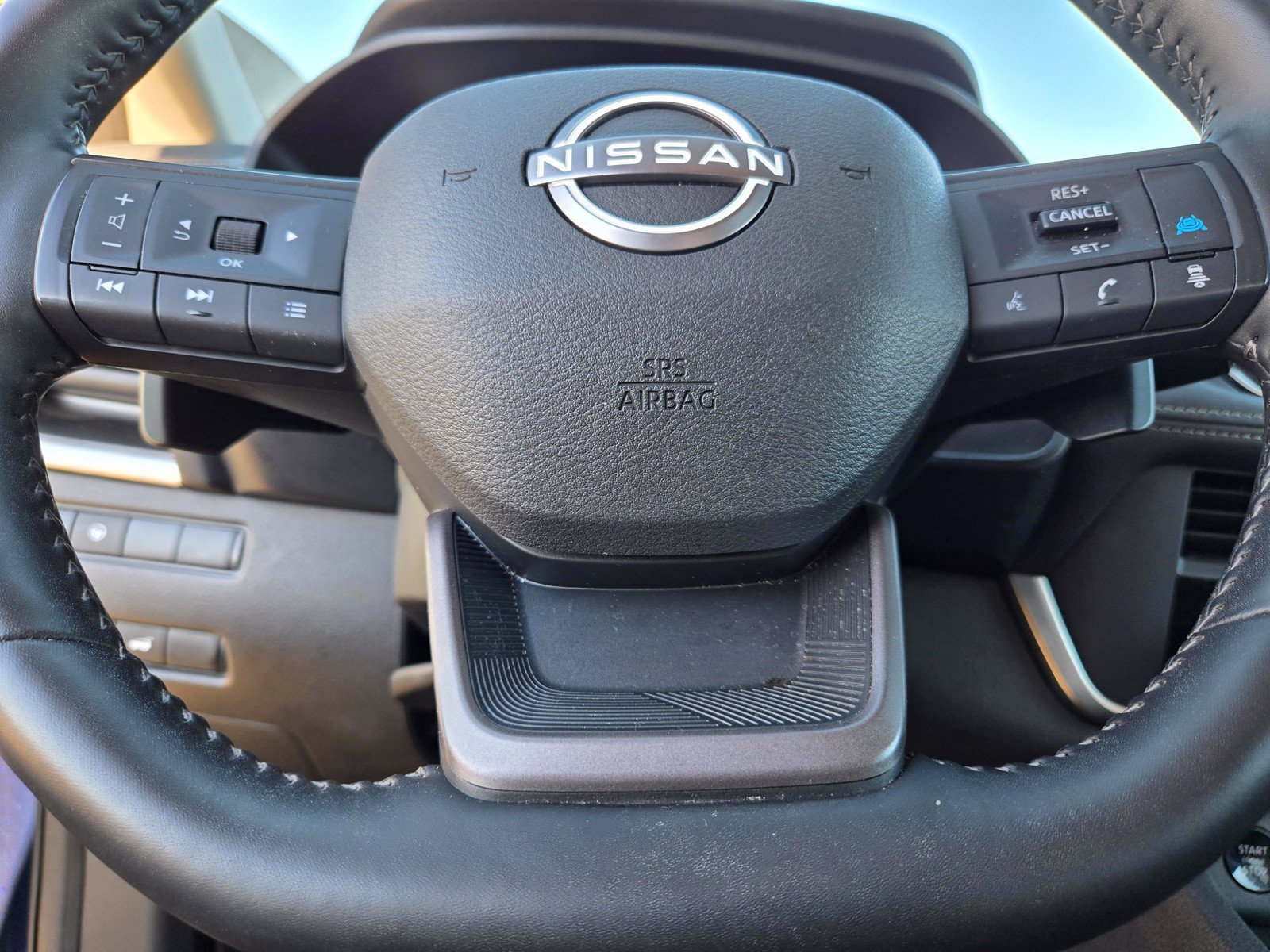 Used 2025 Nissan Rogue SV FWD image 25