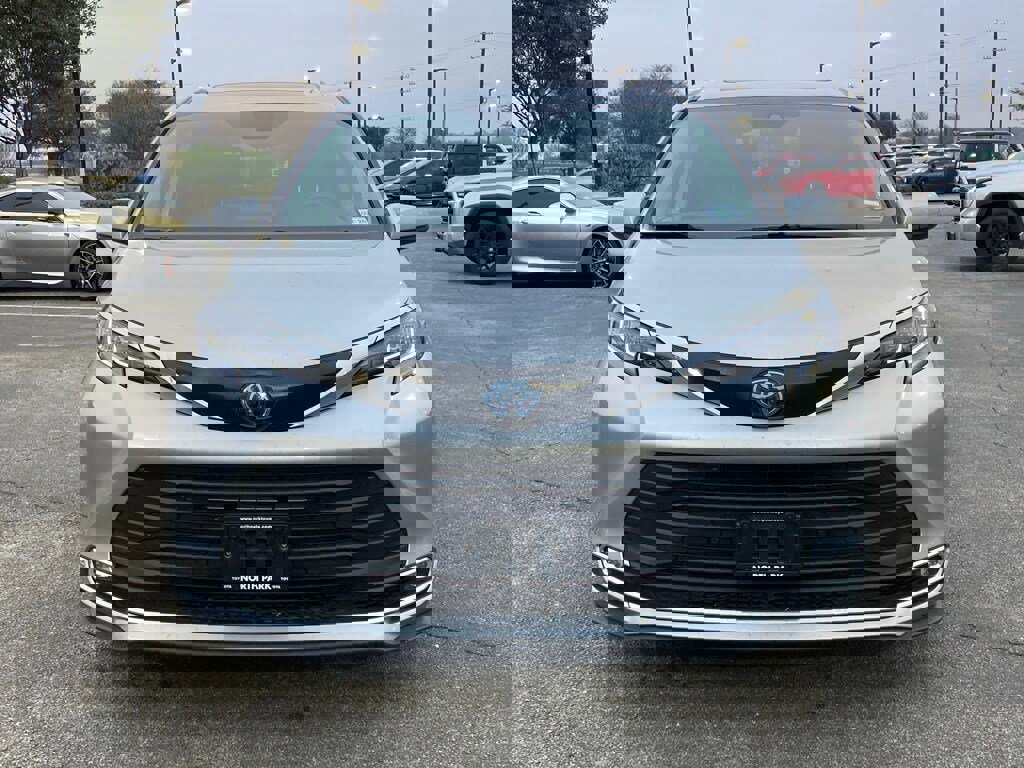 Certified 2023 Toyota Sienna XLE video 2